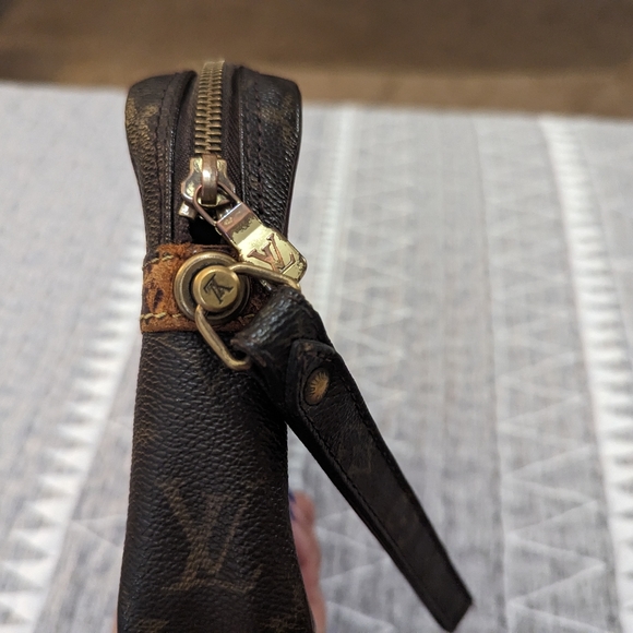 Authentic Louis Vuitton Clutch - Marley Dragonne   cosmetics, toiltery - Picture 5 of 14